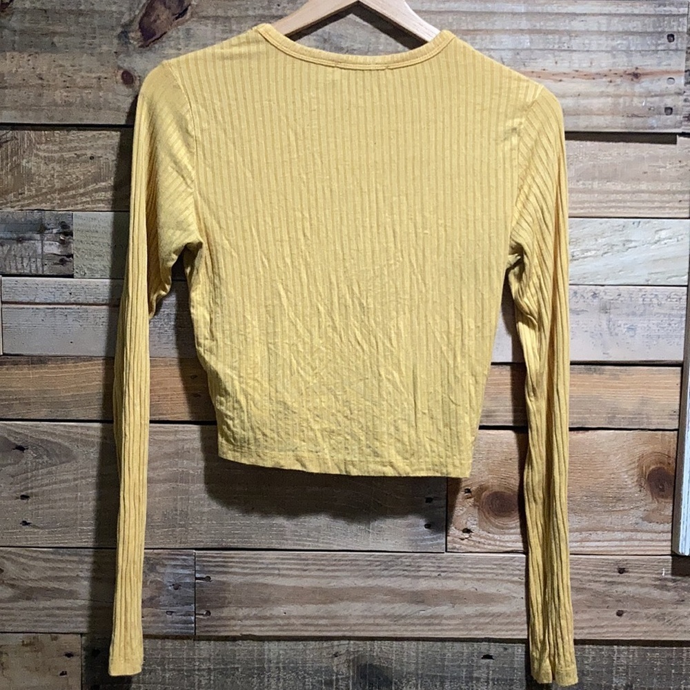 Hollister Long Sleeve Crop Top - Picture 4 of 5
